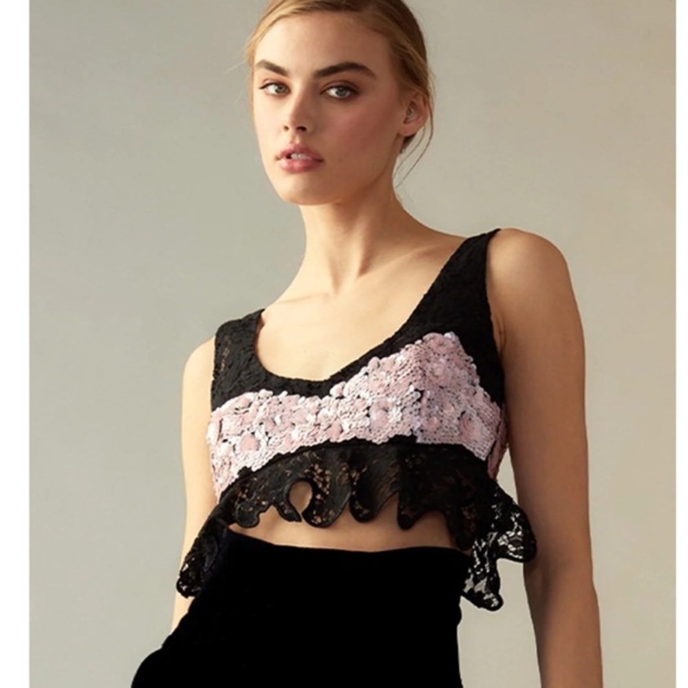 NWT Cynthia Rowley The Cosmo Sequin Top
Light pink sequin with black lace